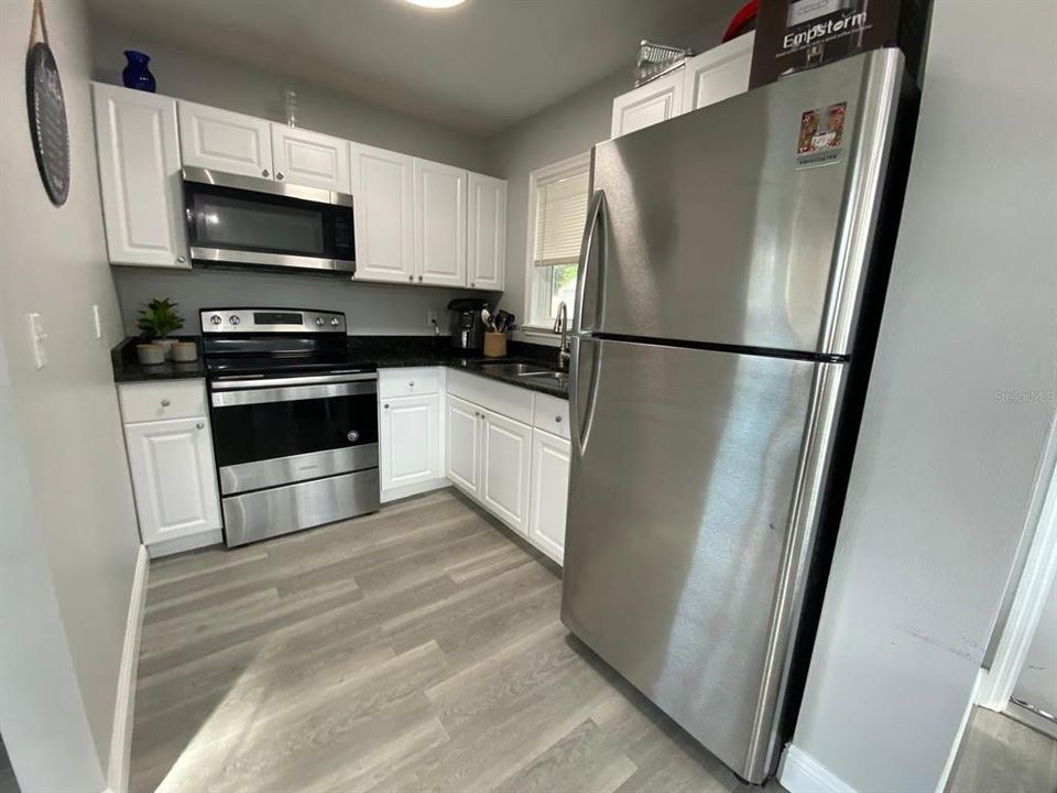 For Sale: $219,900 (2 beds, 1 baths, 740 Square Feet)