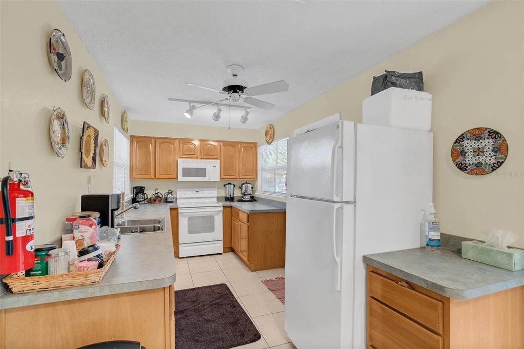 For Sale: $135,000 (1 beds, 1 baths, 792 Square Feet)