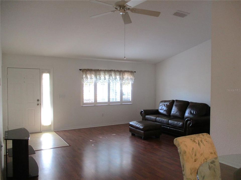 For Sale: $249,900 (3 beds, 2 baths, 1412 Square Feet)