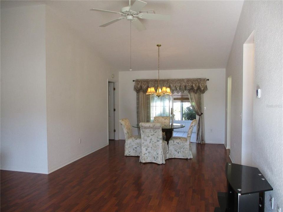 For Sale: $249,900 (3 beds, 2 baths, 1412 Square Feet)