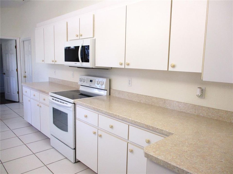 For Sale: $249,900 (3 beds, 2 baths, 1412 Square Feet)