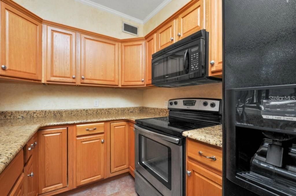 For Sale: $299,900 (3 beds, 1 baths, 1056 Square Feet)