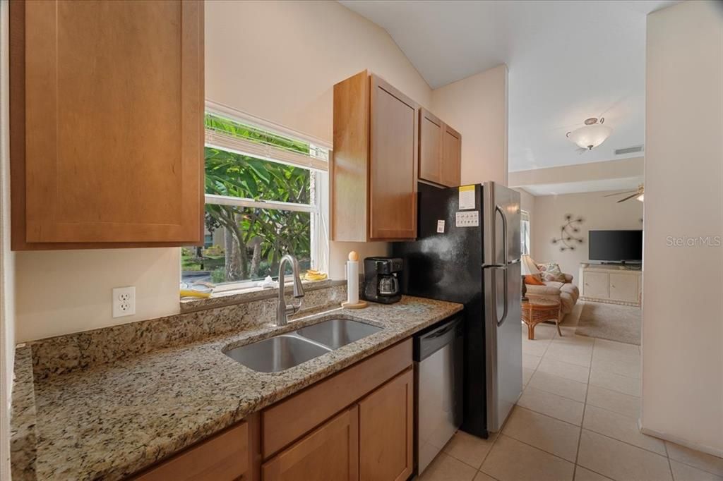 For Sale: $300,000 (2 beds, 2 baths, 1340 Square Feet)