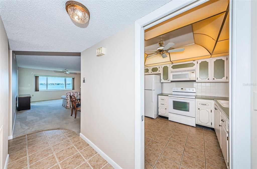 For Sale: $259,900 (2 beds, 2 baths, 1181 Square Feet)