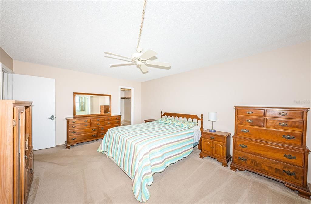 For Sale: $259,900 (2 beds, 2 baths, 1181 Square Feet)