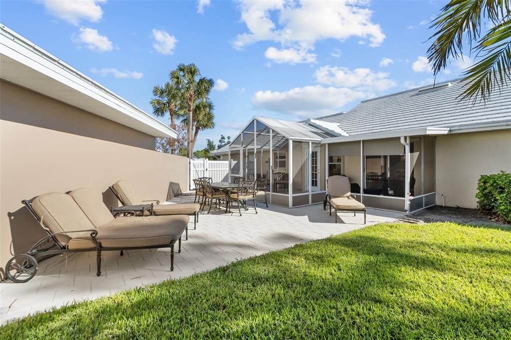 Expansive patio - Dining and lounging area