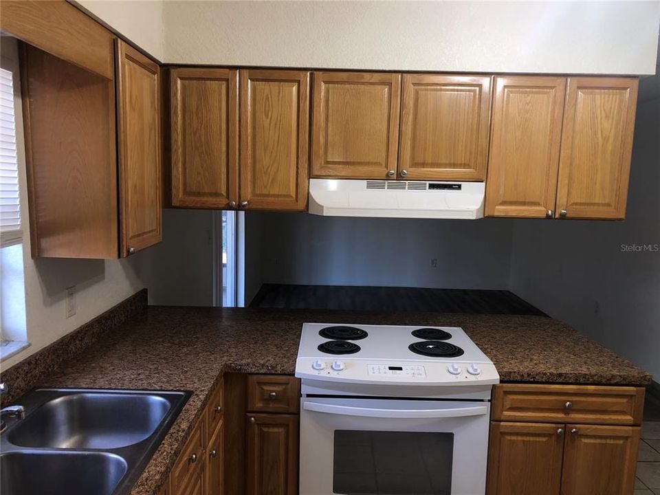 For Rent: $1,800 (3 beds, 2 baths, 1460 Square Feet)