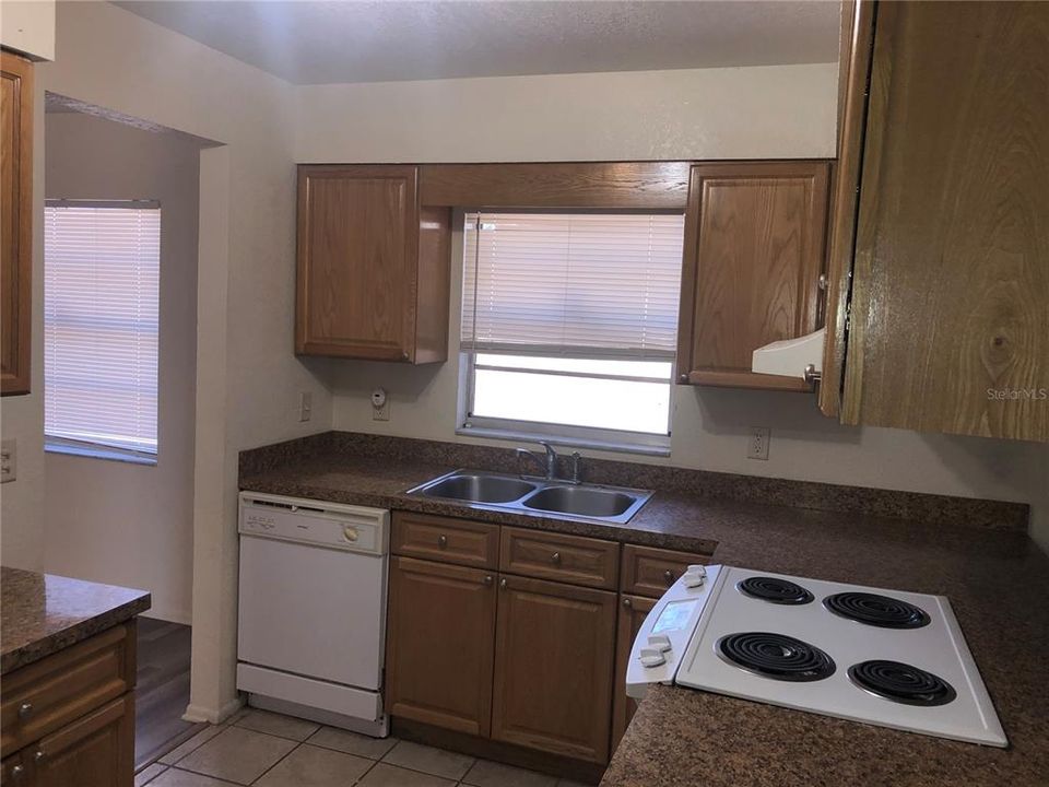 For Rent: $1,800 (3 beds, 2 baths, 1460 Square Feet)