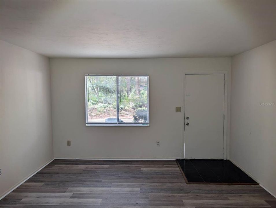 For Rent: $1,195 (2 beds, 1 baths, 896 Square Feet)