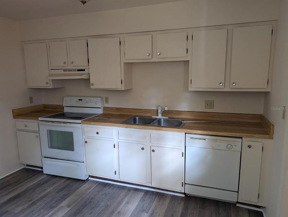 For Rent: $1,195 (2 beds, 1 baths, 896 Square Feet)