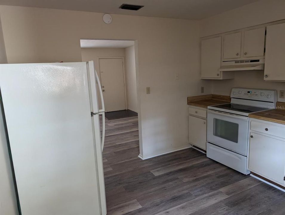 For Rent: $1,195 (2 beds, 1 baths, 896 Square Feet)