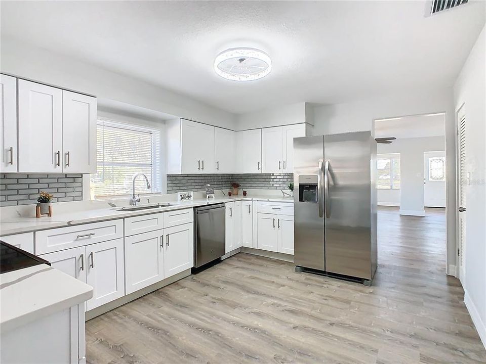 For Sale: $359,900 (3 beds, 2 baths, 1088 Square Feet)