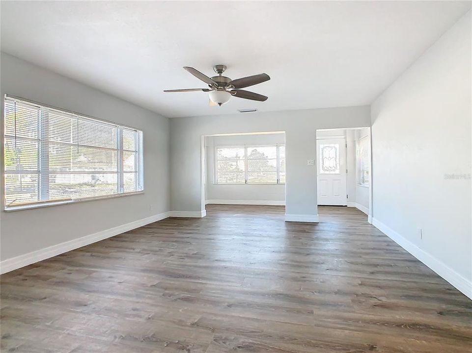 For Sale: $359,900 (3 beds, 2 baths, 1088 Square Feet)