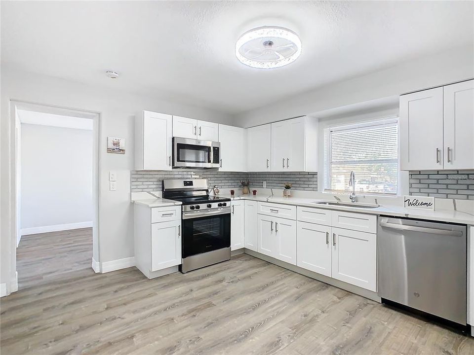 For Sale: $359,900 (3 beds, 2 baths, 1088 Square Feet)