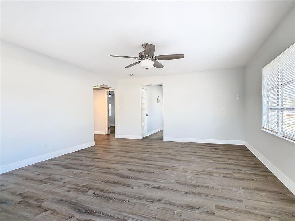 For Sale: $359,900 (3 beds, 2 baths, 1088 Square Feet)