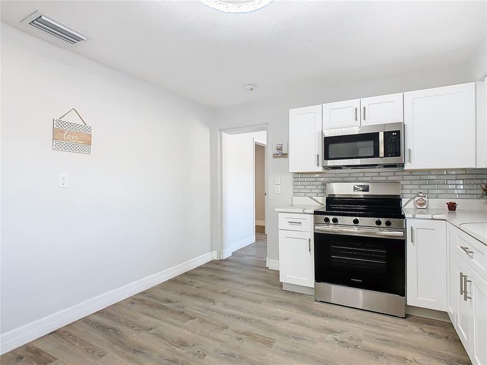 For Sale: $359,900 (3 beds, 2 baths, 1088 Square Feet)