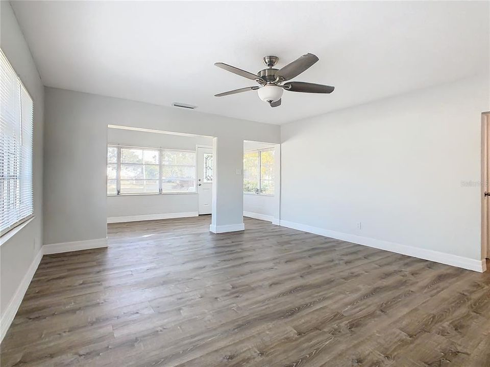 For Sale: $359,900 (3 beds, 2 baths, 1088 Square Feet)