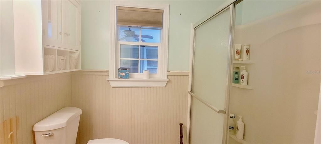 For Sale: $350,000 (1 beds, 1 baths, 890 Square Feet)