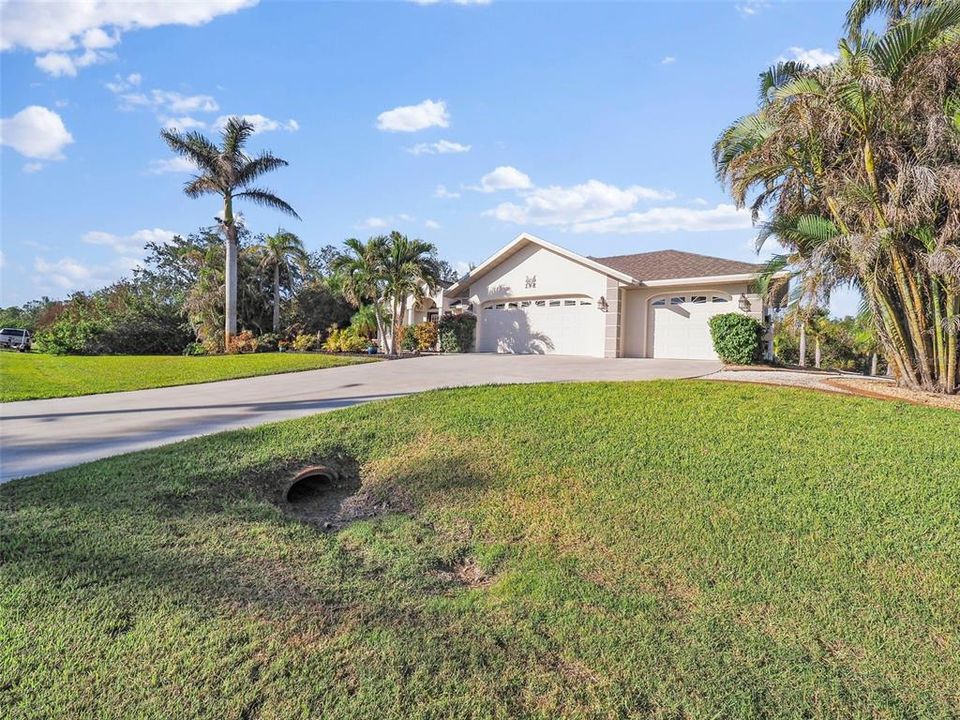 For Sale: $550,000 (3 beds, 2 baths, 1901 Square Feet)