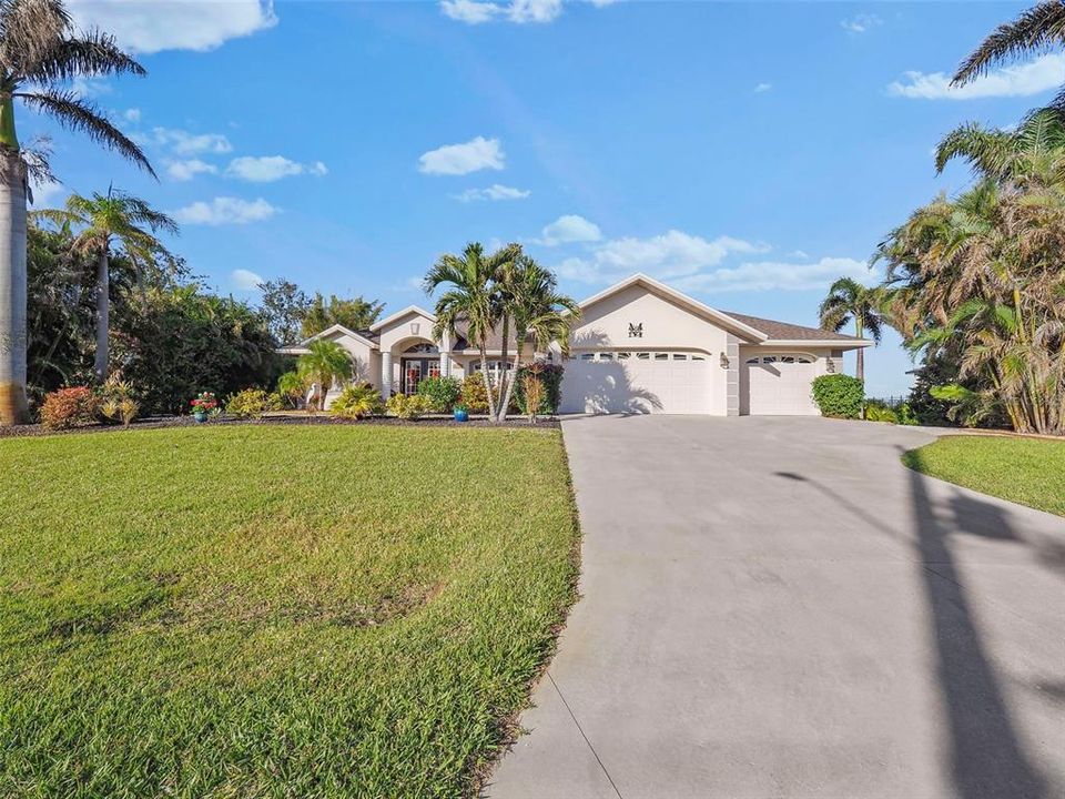 For Sale: $550,000 (3 beds, 2 baths, 1901 Square Feet)