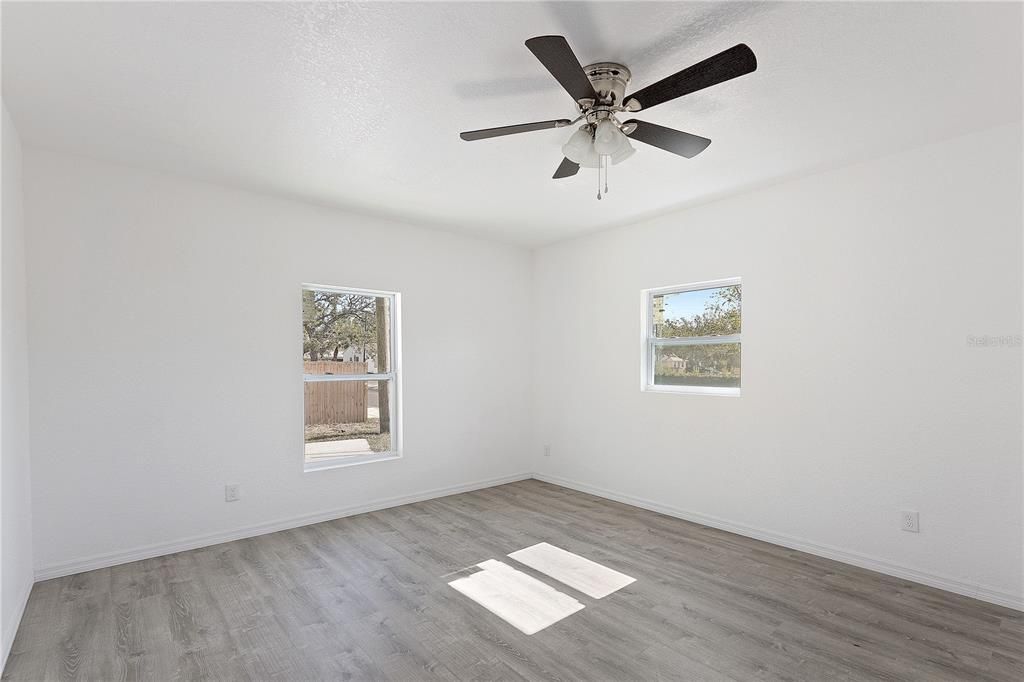 For Sale: $399,000 (3 beds, 2 baths, 1271 Square Feet)