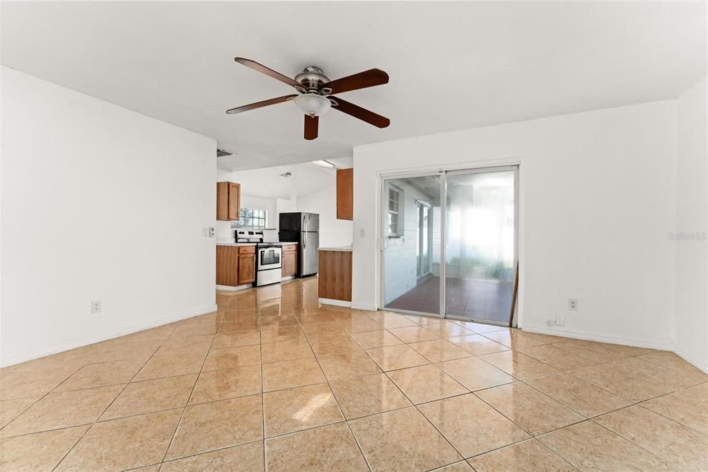 For Sale: $325,000 (3 beds, 2 baths, 1404 Square Feet)