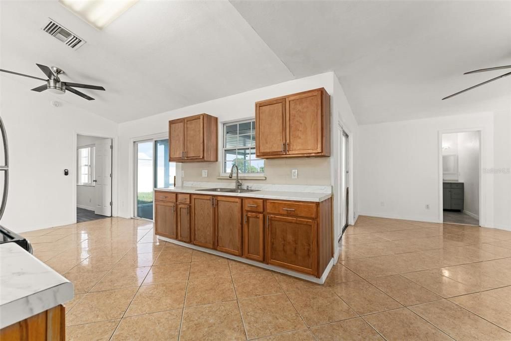 For Sale: $325,000 (3 beds, 2 baths, 1404 Square Feet)