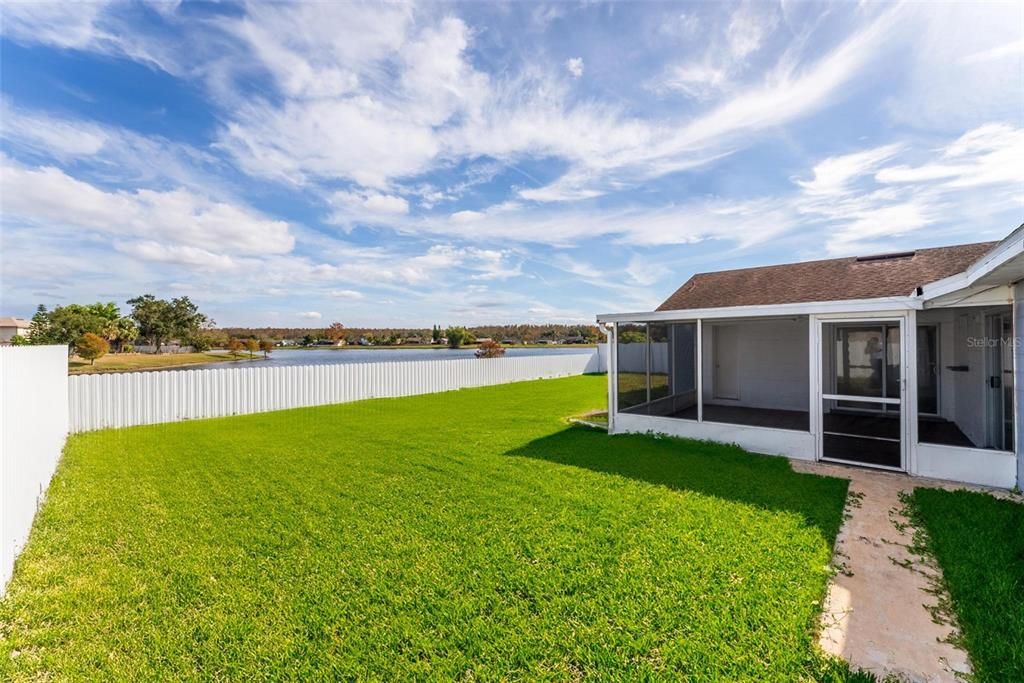 For Sale: $325,000 (3 beds, 2 baths, 1404 Square Feet)