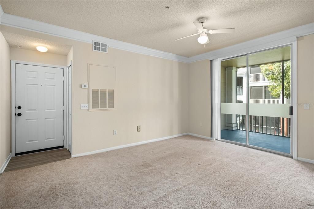 For Sale: $235,000 (2 beds, 2 baths, 886 Square Feet)