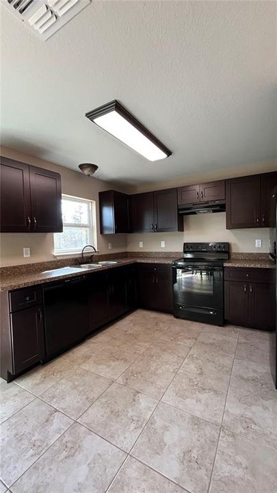 For Sale: $264,900 (3 beds, 2 baths, 1331 Square Feet)