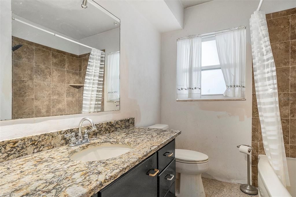 For Sale: $325,000 (2 beds, 2 baths, 1342 Square Feet)