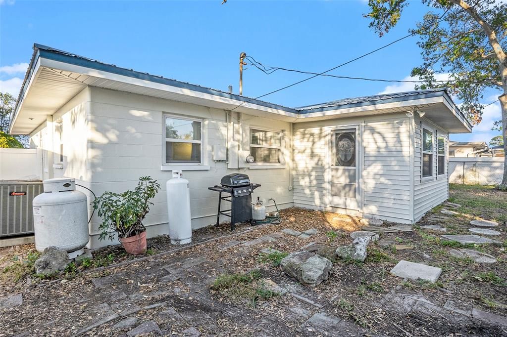 For Sale: $325,000 (2 beds, 2 baths, 1342 Square Feet)