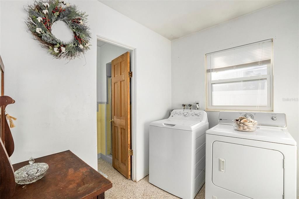 For Sale: $325,000 (2 beds, 2 baths, 1342 Square Feet)