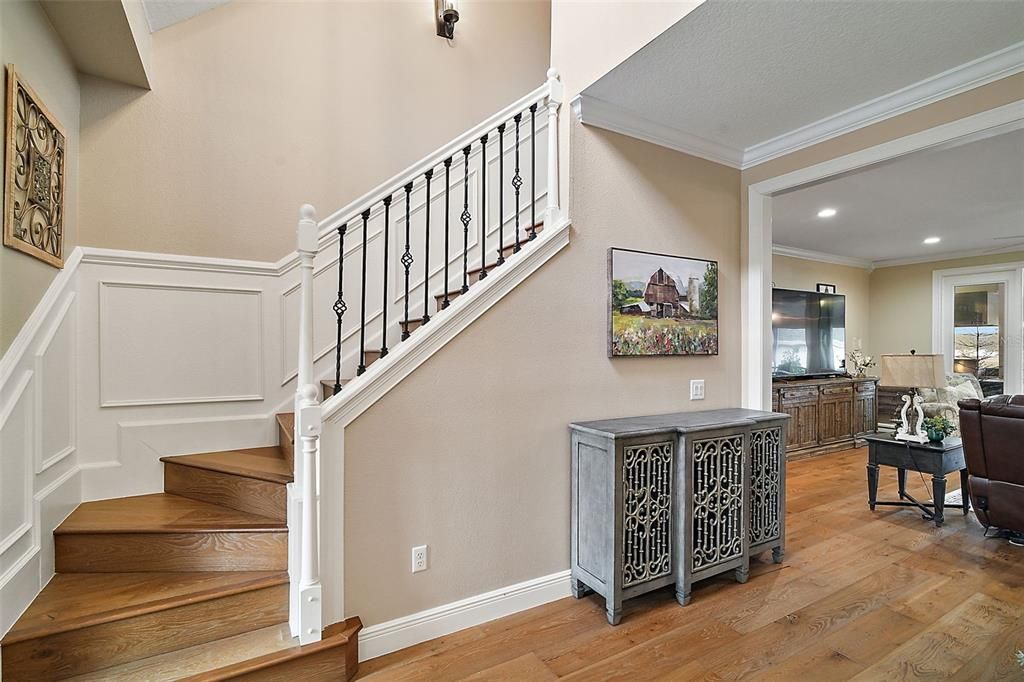 Foyer staircase to upstairs