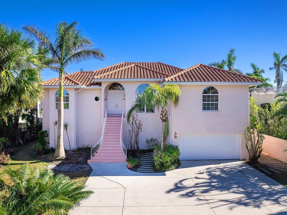 For Sale: $3,200,000 (3 beds, 2 baths, 2943 Square Feet)