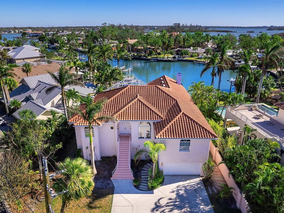 For Sale: $3,200,000 (3 beds, 2 baths, 2943 Square Feet)