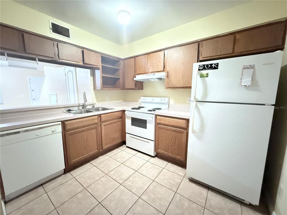 For Rent: $1,550 (2 beds, 2 baths, 930 Square Feet)