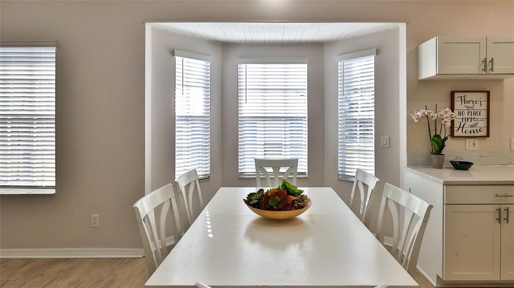 Dining Table w/Bay Window