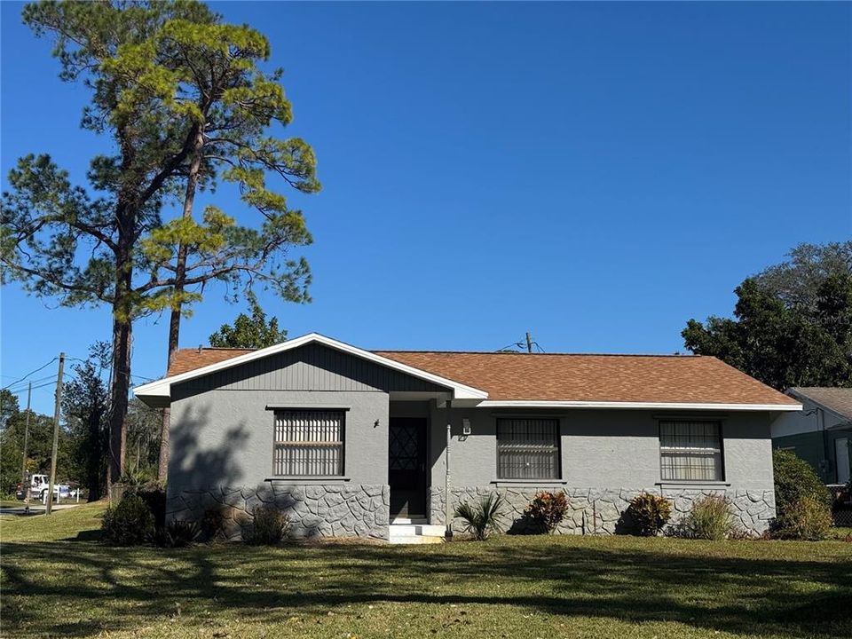 For Sale: $325,000 (3 beds, 2 baths, 1337 Square Feet)