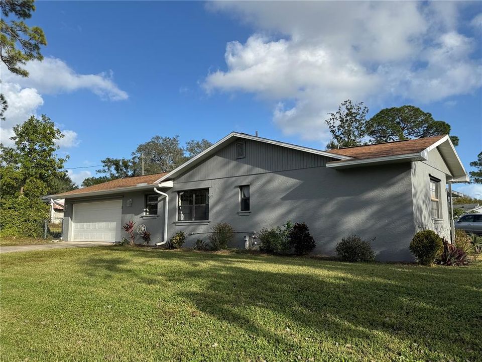 For Sale: $325,000 (3 beds, 2 baths, 1337 Square Feet)