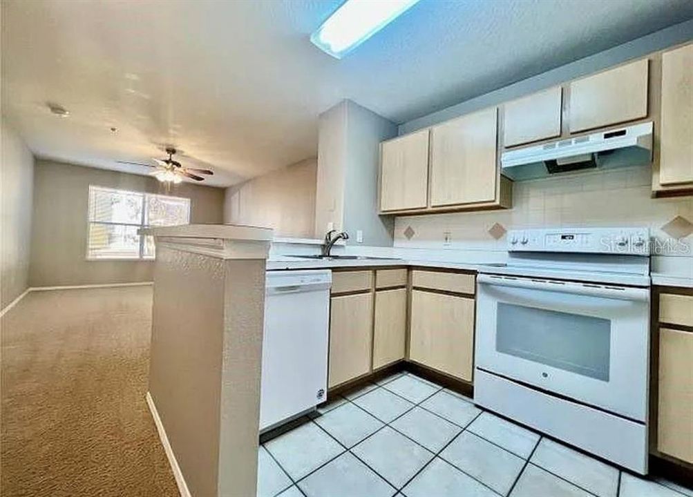 For Sale: $169,690 (1 beds, 1 baths, 574 Square Feet)