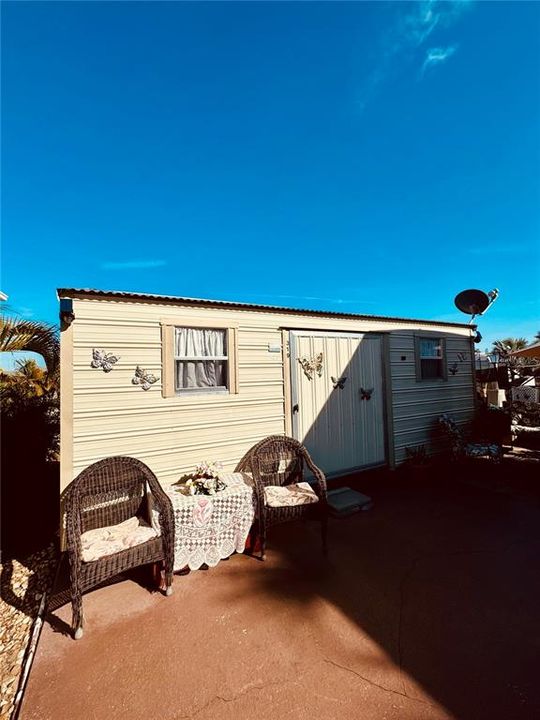 Shed with lots of extras