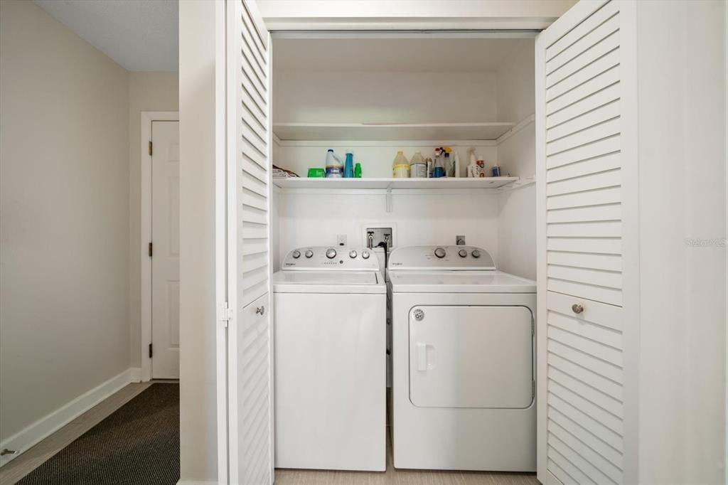 washer and dryer do not convey - inside laundry room