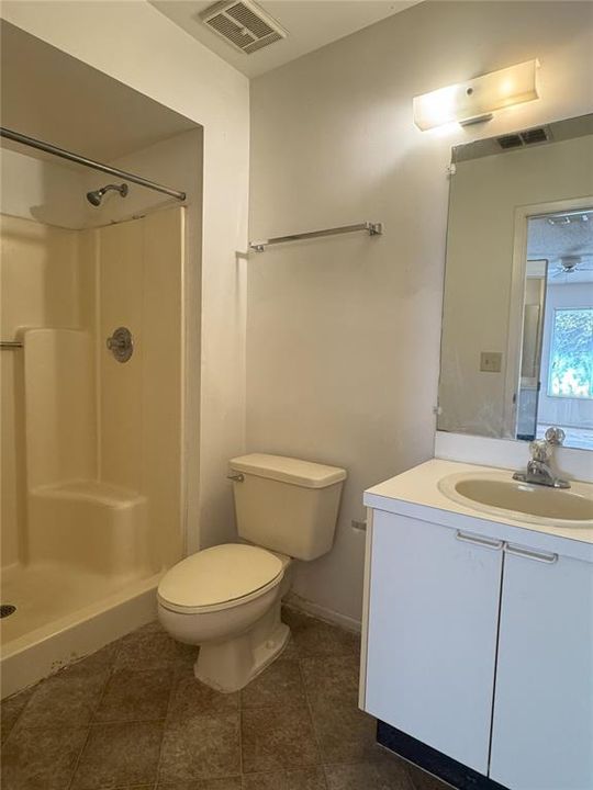 For Sale: $162,500 (2 beds, 1 baths, 963 Square Feet)