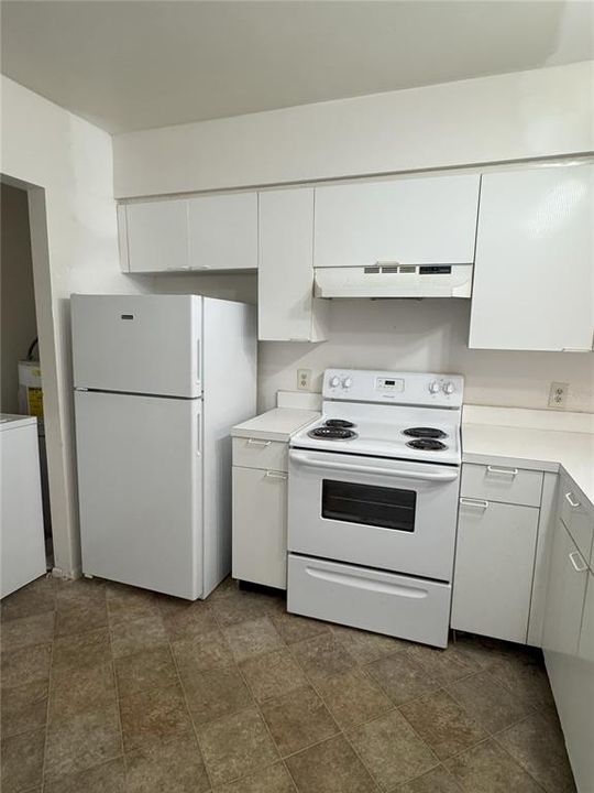 For Sale: $162,500 (2 beds, 1 baths, 963 Square Feet)