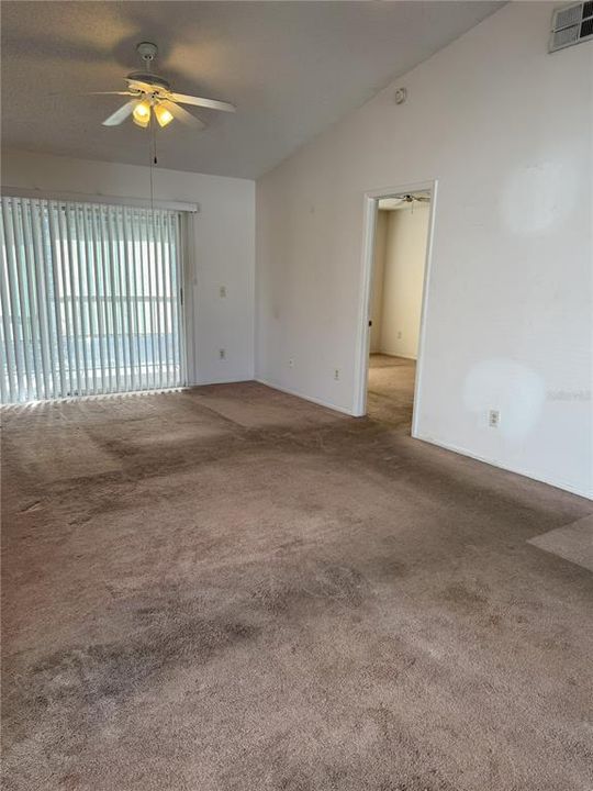 For Sale: $162,500 (2 beds, 1 baths, 963 Square Feet)