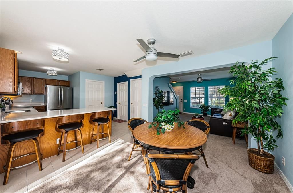 Kitchen breakfast bar/Dining Area