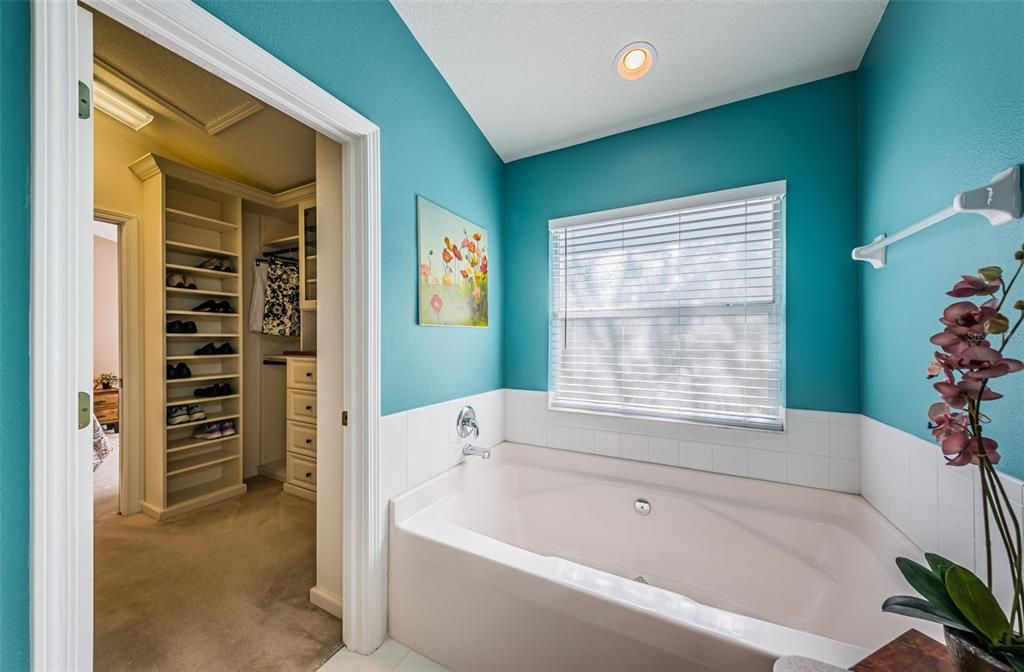 Primary ensuite/walk in closet