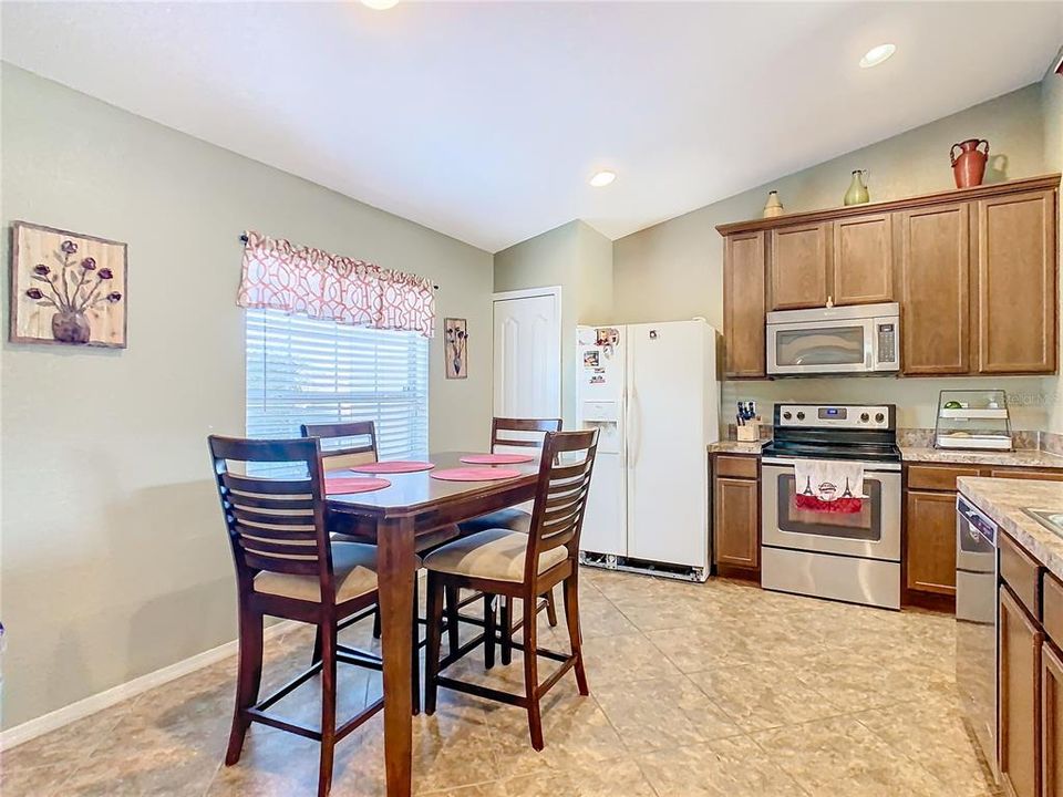 For Sale: $284,500 (3 beds, 2 baths, 1564 Square Feet)