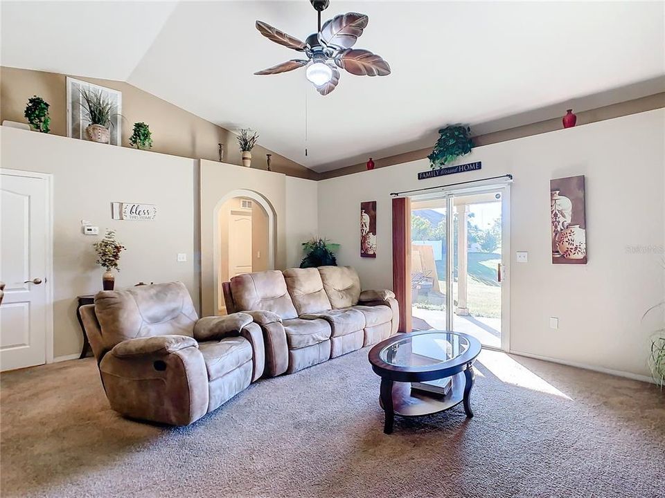 For Sale: $284,500 (3 beds, 2 baths, 1564 Square Feet)